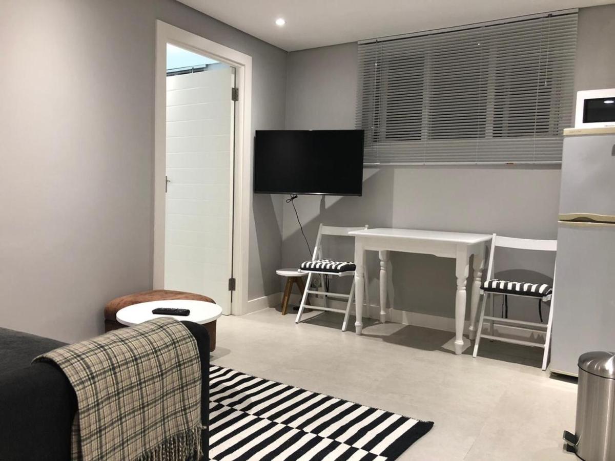 Private Bachelor Pad In Sea Point Apartment Cape Town Exterior photo