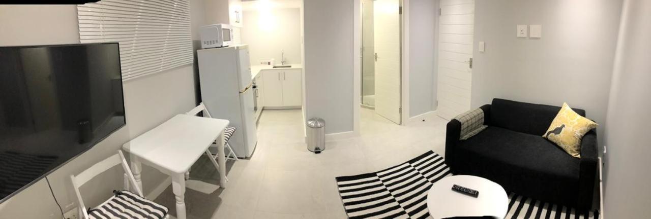 Private Bachelor Pad In Sea Point Apartment Cape Town Exterior photo