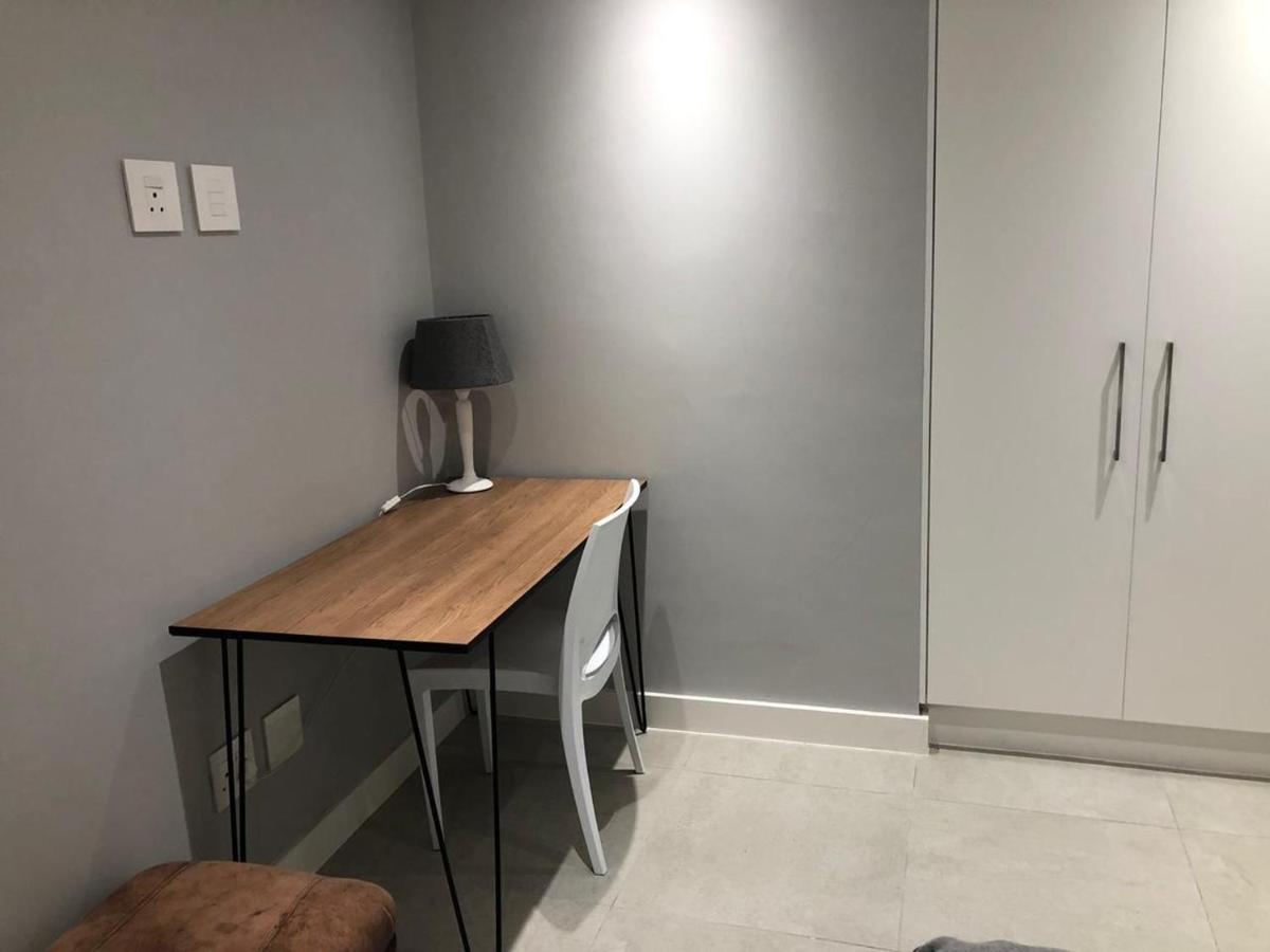 Private Bachelor Pad In Sea Point Apartment Cape Town Exterior photo